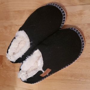 Black cozy slippers by Gaahuu size S 5/6